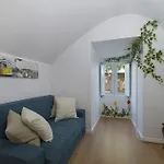 The Convent - Calm 1 Bedroom Apartment Close To The River