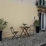 The Convent - Calm 1 Bedroom Apartment Close To The River