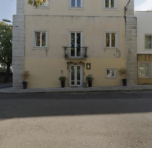 The Convent - Calm 1 Bedroom Apartment Close To The River